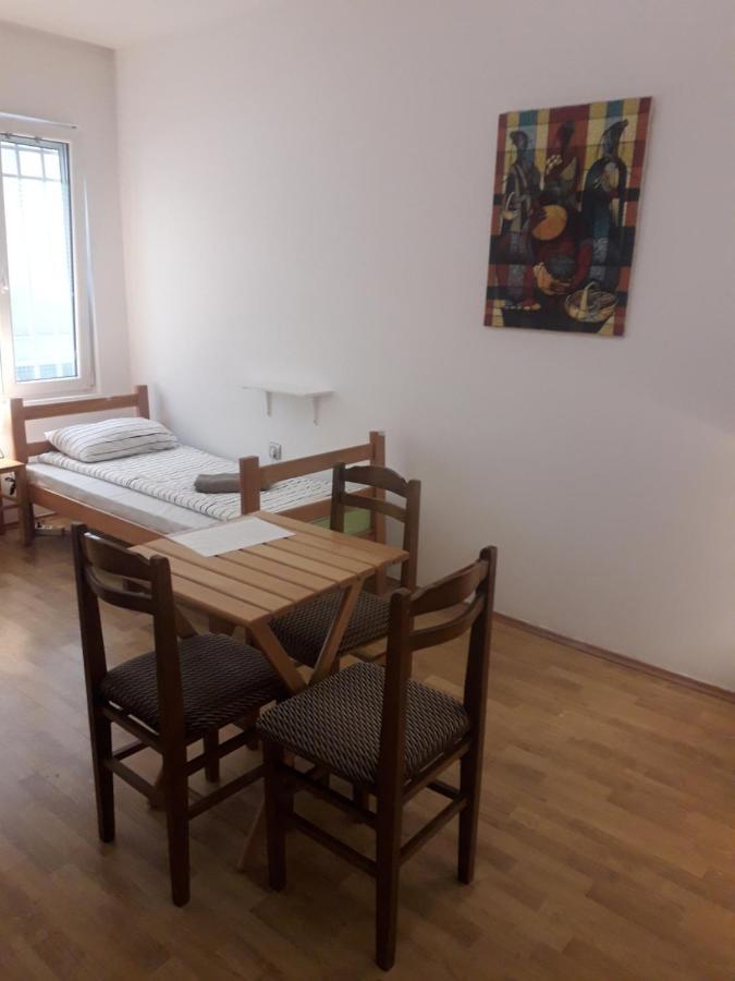 Hotel Jasmin à Belgrade Extérieur photo