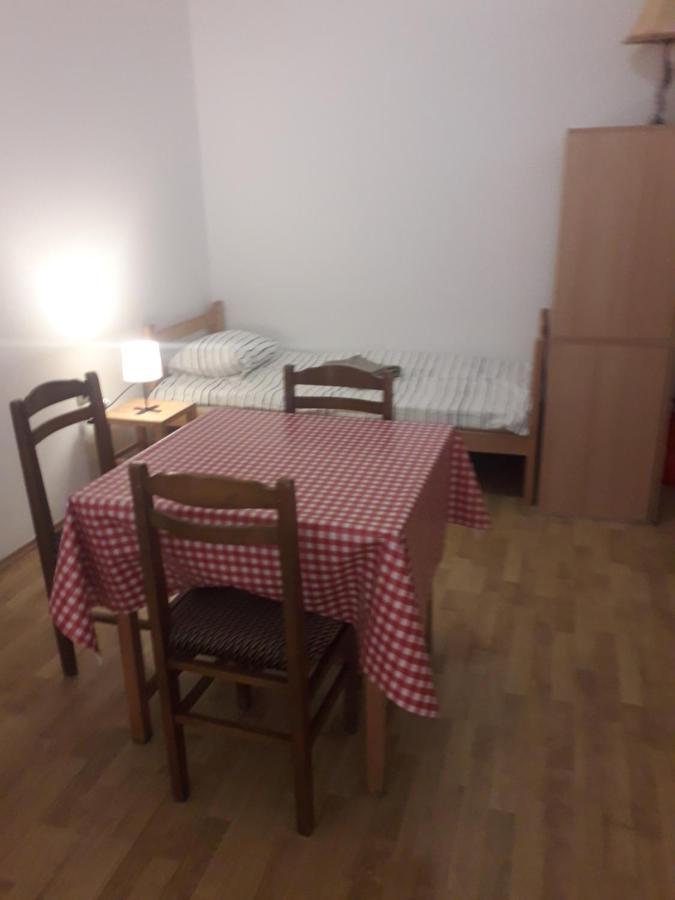 Hotel Jasmin à Belgrade Extérieur photo